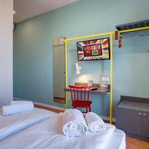  Hostal Meininger Garibaldi