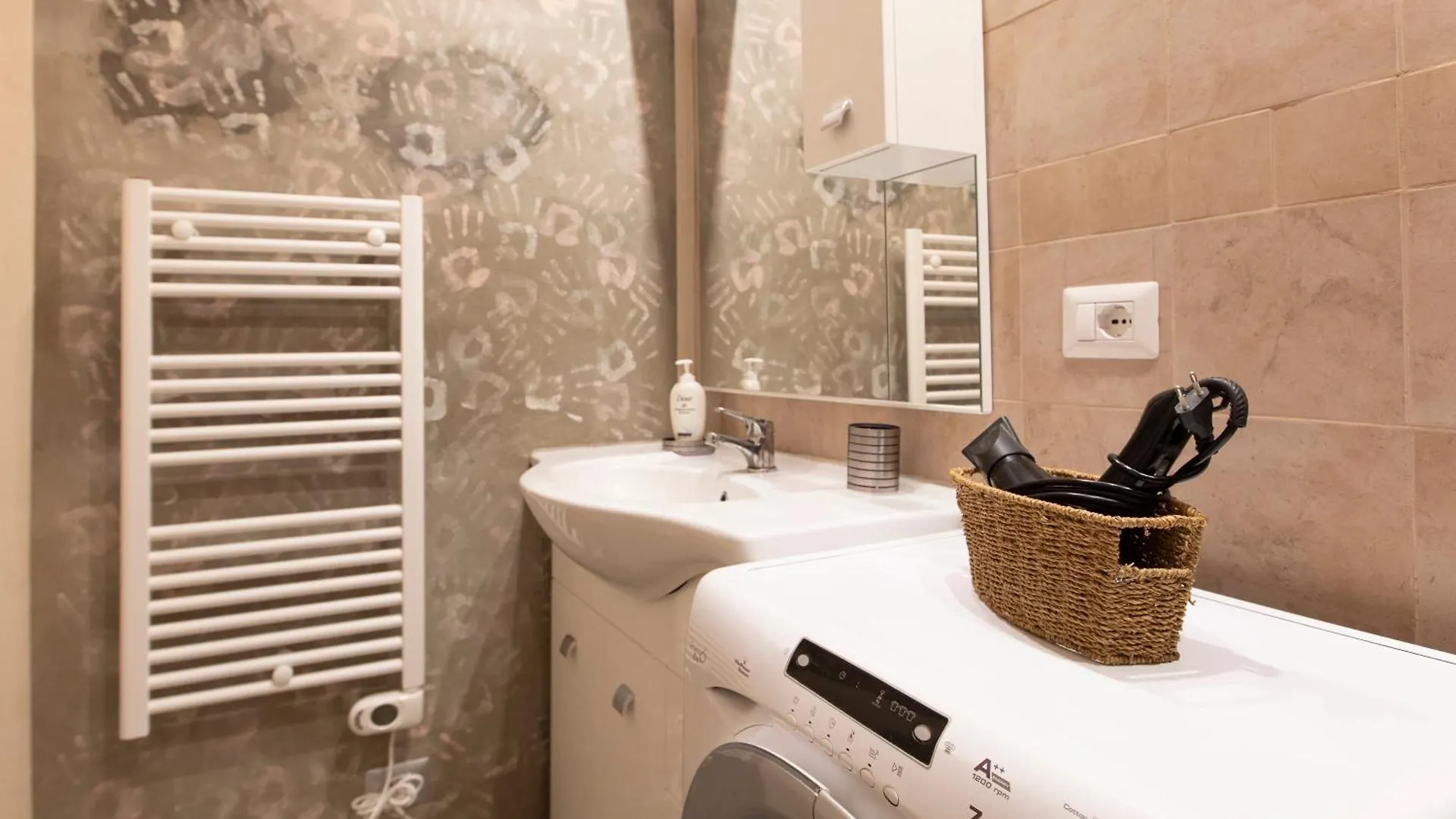 Affittacamere Hotel Relax A 4 Salti Dai Navigli Milano